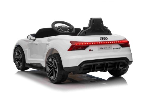 Audi RS E-Tron GT na akumulator Biały + Pilot + Napęd 4x4 + Radio MP3 + LED + EVA Audi RS E-Tron GT na akumulator Biały + Pilot + Napęd 4x4 + Radio MP3 + LED + EVA
